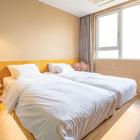 Hotel The Designers Hongdae Сеул Экстерьер фото