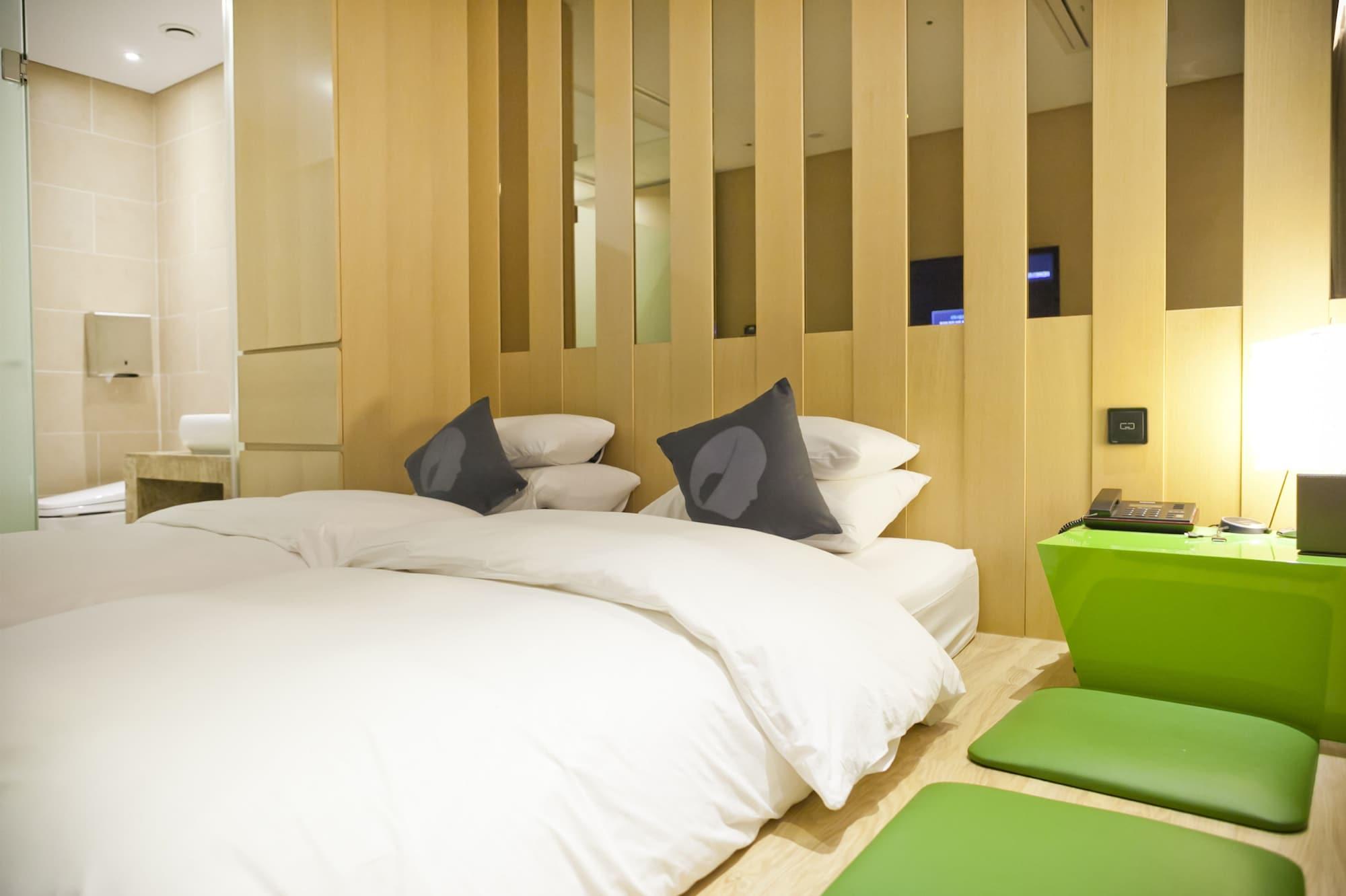 Hotel The Designers Hongdae Сеул Экстерьер фото
