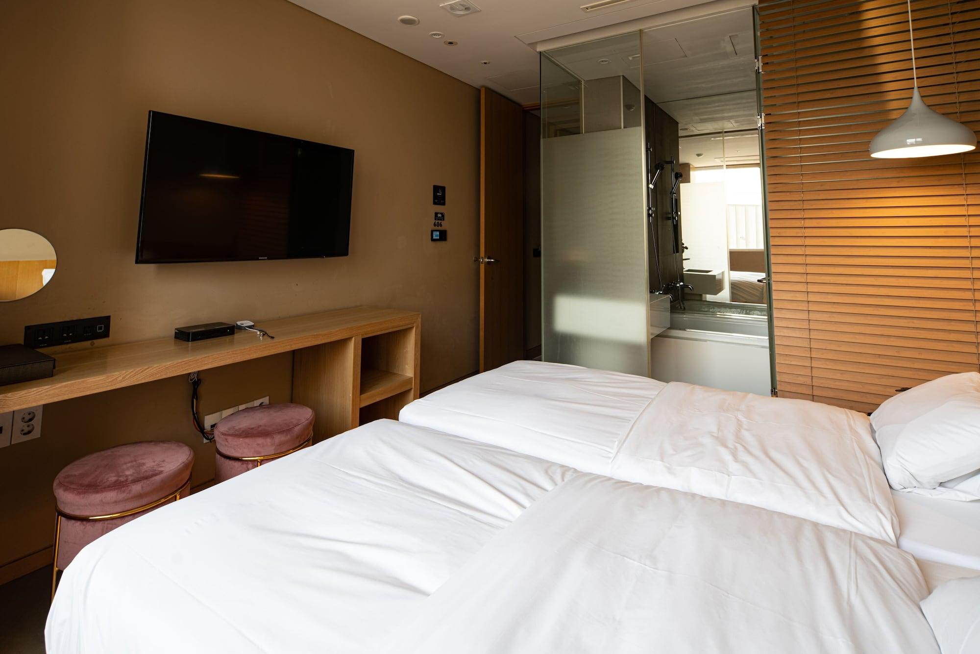 Hotel The Designers Hongdae Сеул Экстерьер фото