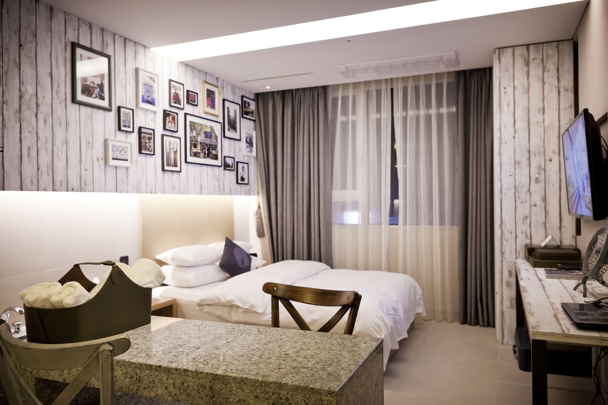 Hotel The Designers Hongdae Сеул Экстерьер фото