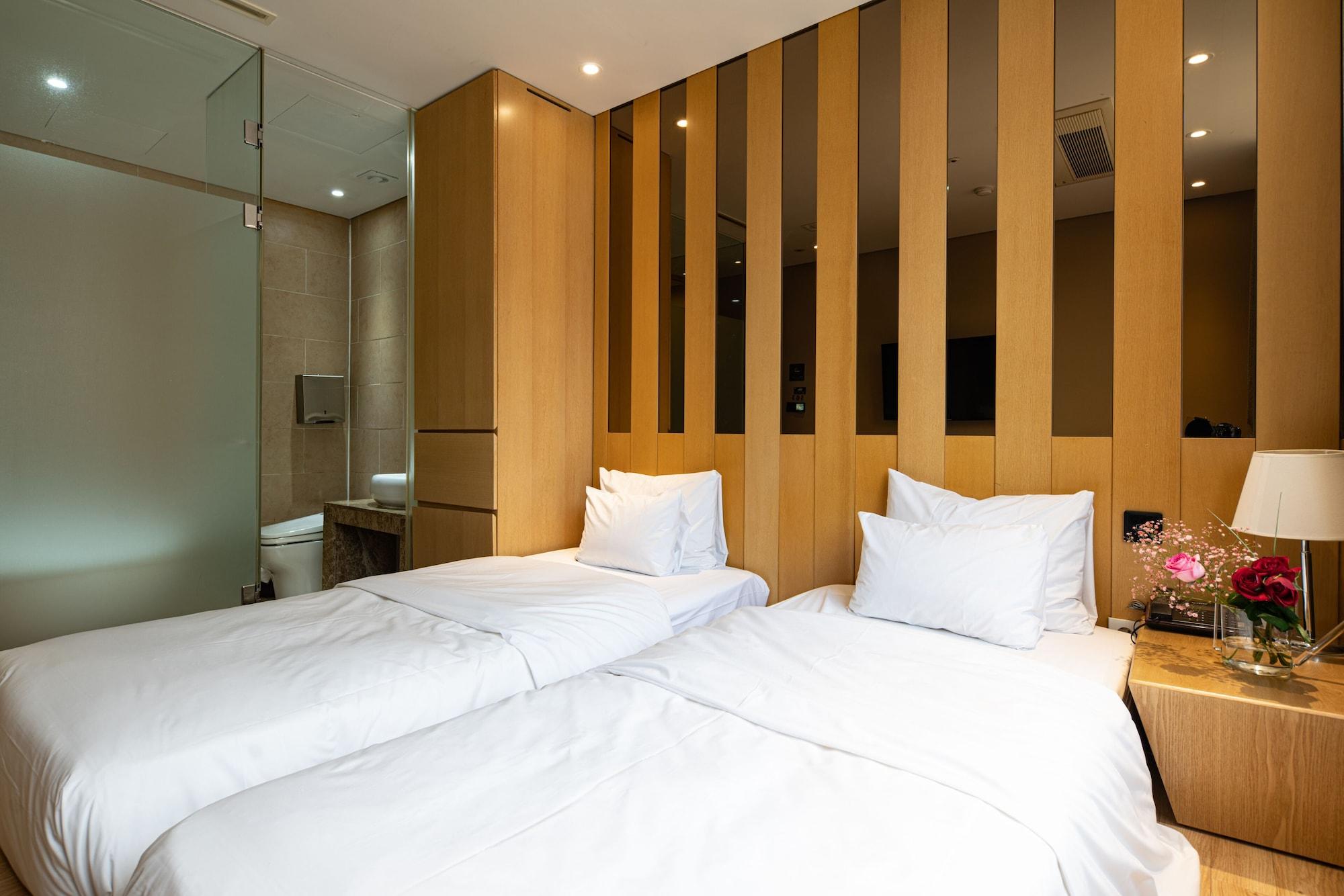 Hotel The Designers Hongdae Сеул Экстерьер фото
