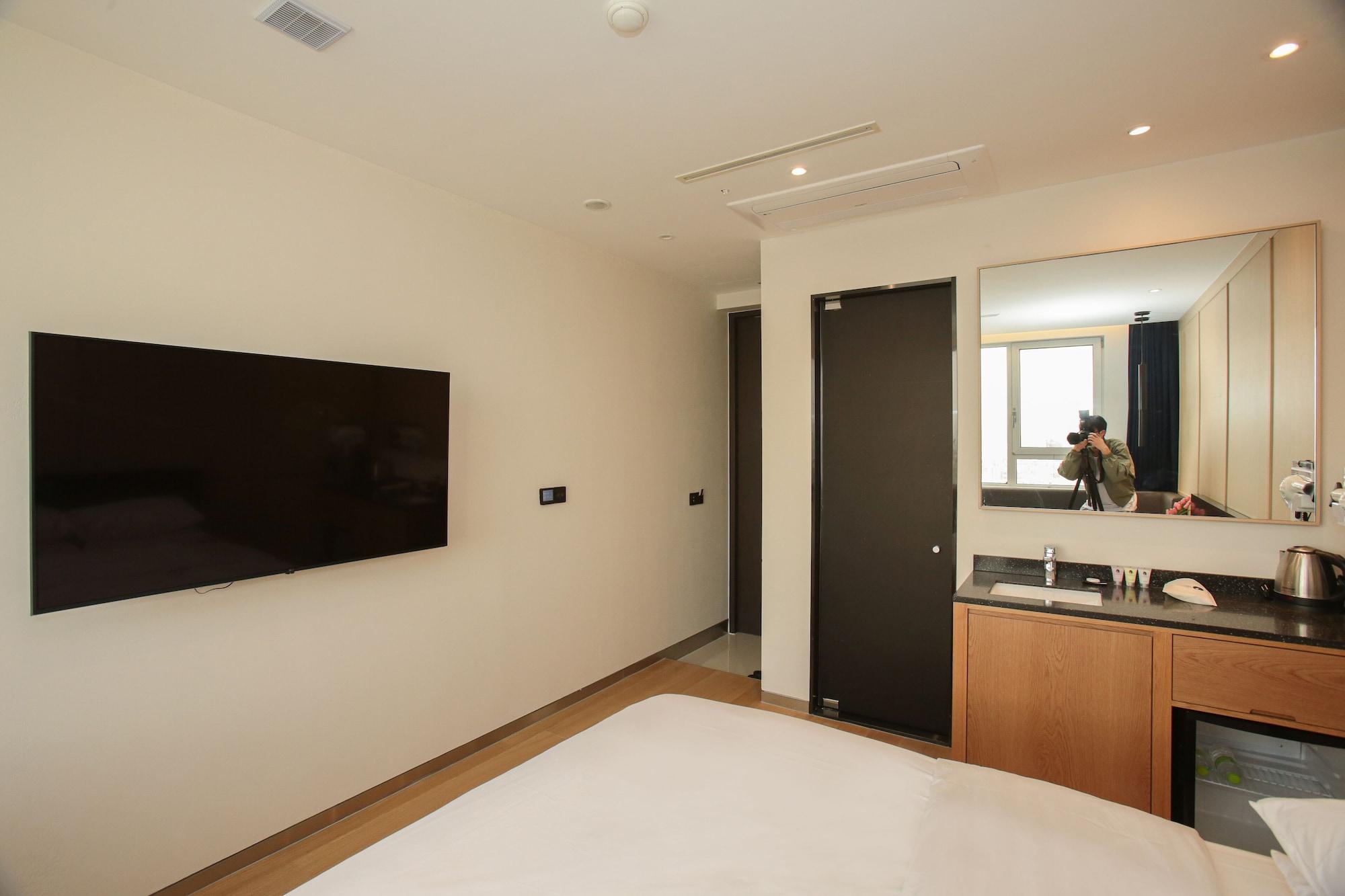 Hotel The Designers Hongdae Сеул Экстерьер фото