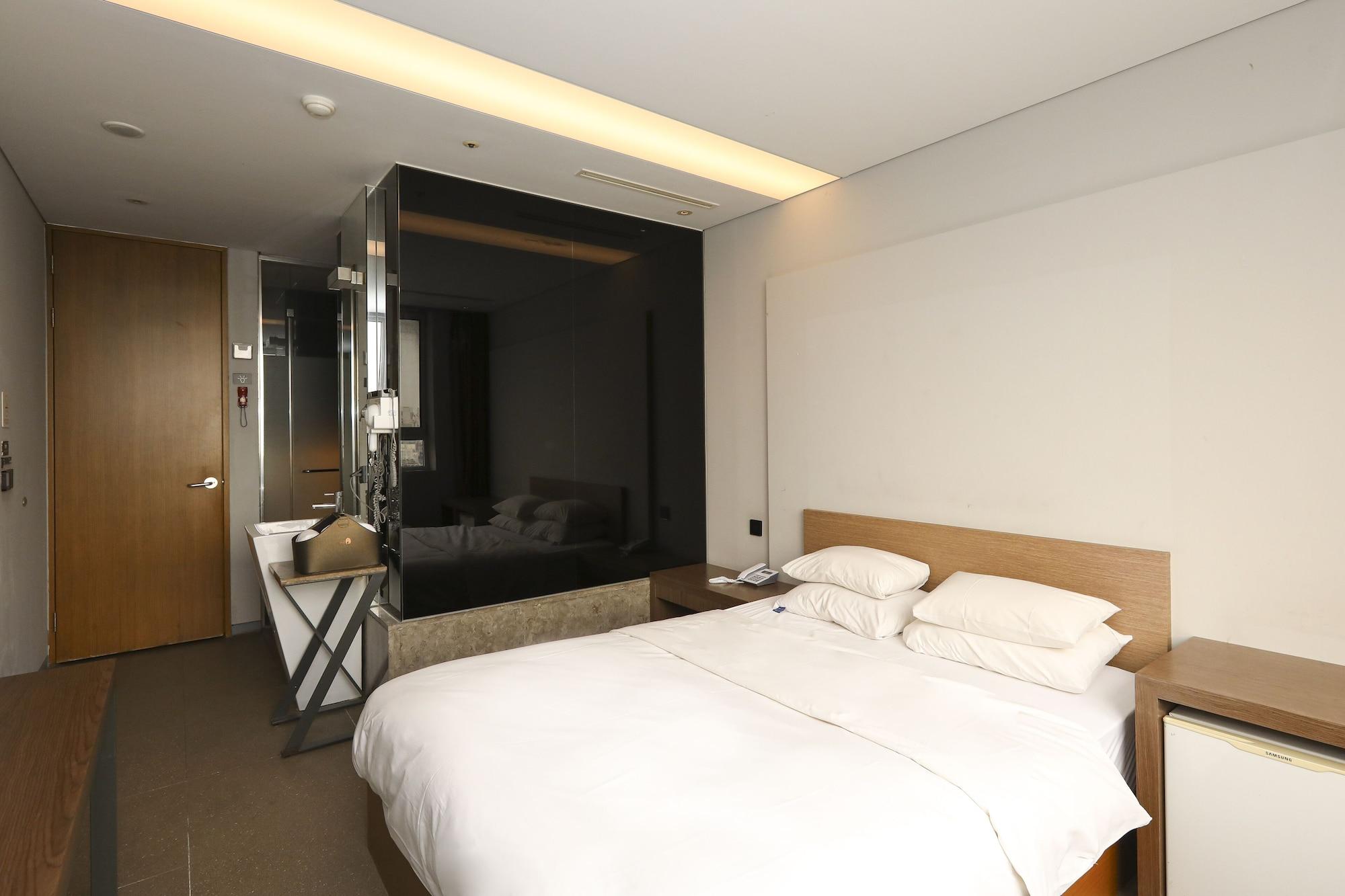 Hotel The Designers Hongdae Сеул Экстерьер фото