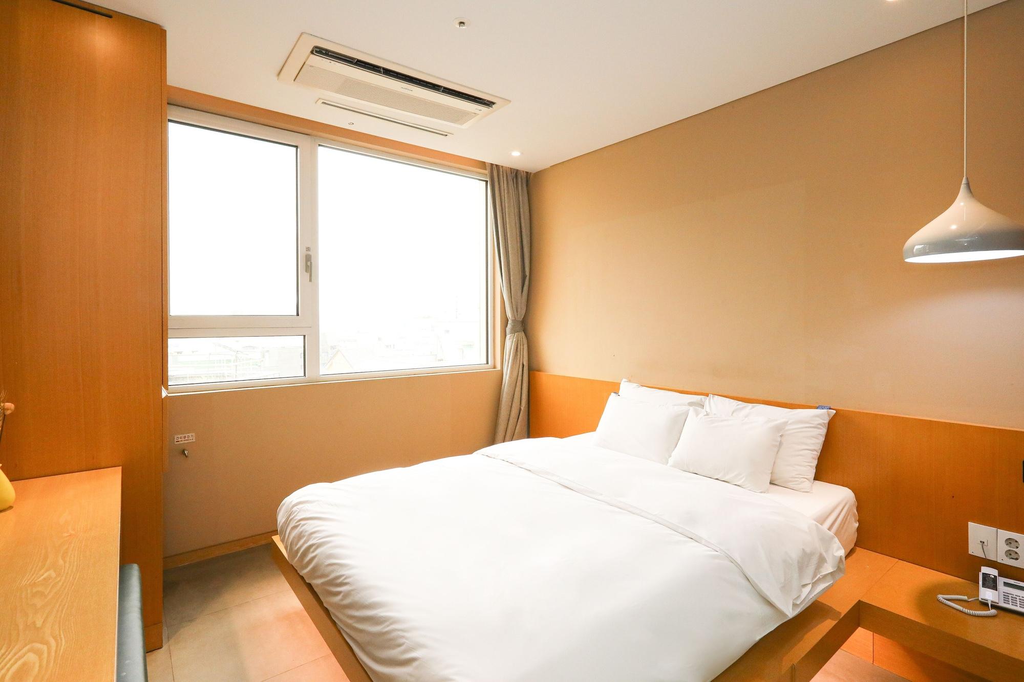Hotel The Designers Hongdae Сеул Экстерьер фото