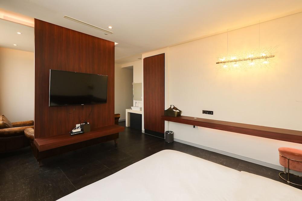 Hotel The Designers Hongdae Сеул Экстерьер фото