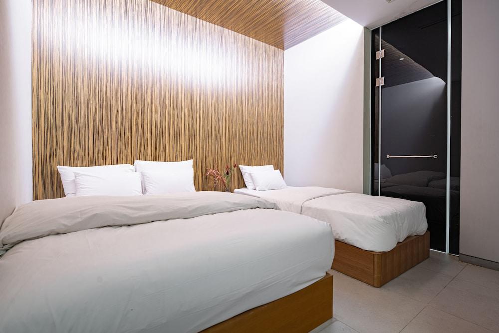 Hotel The Designers Hongdae Сеул Экстерьер фото