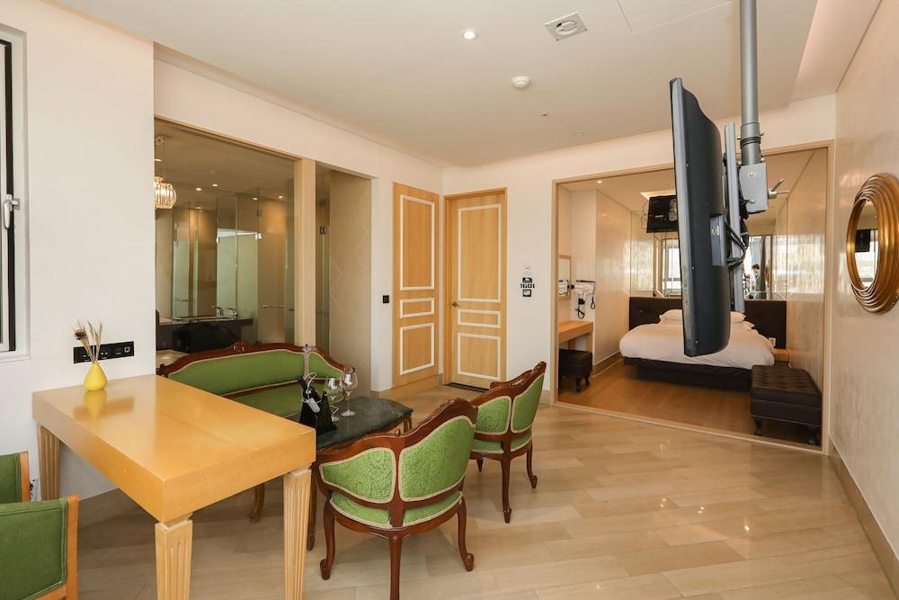 Hotel The Designers Hongdae Сеул Экстерьер фото