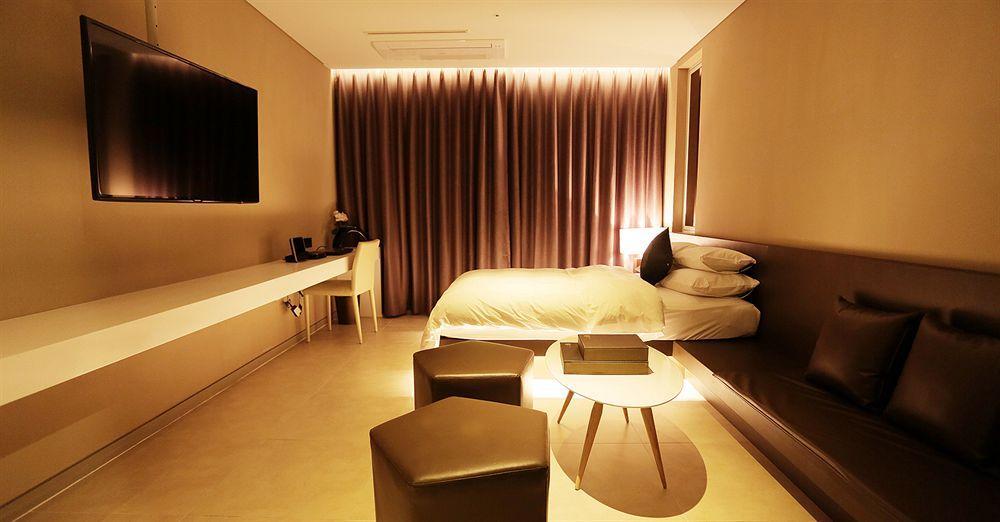 Hotel The Designers Hongdae Сеул Экстерьер фото