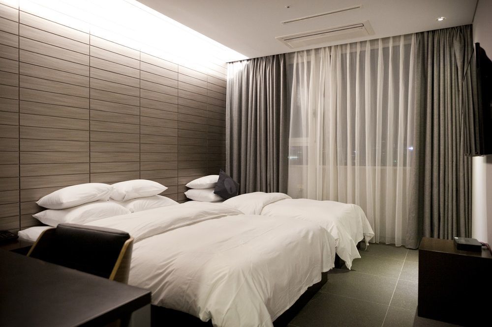 Hotel The Designers Hongdae Сеул Экстерьер фото